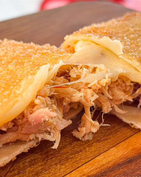 Pastel Frango e Queijo Mussarela e bacon