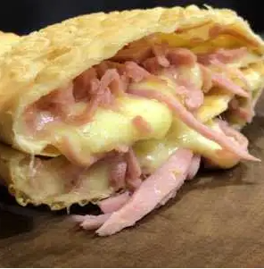 Pastel misto - queijo e presunto